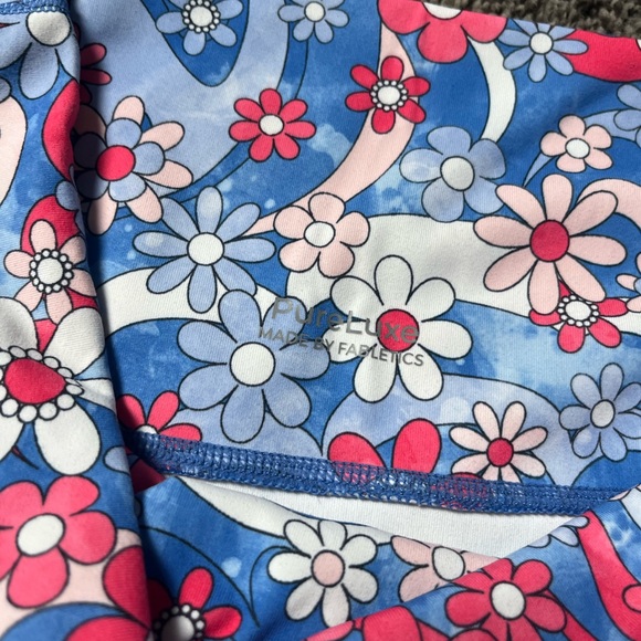 Fabletics Ultra High-waisted Pure Luxe 7/8 Legging Red, White & Blue Women’s Med - Picture 3 of 3